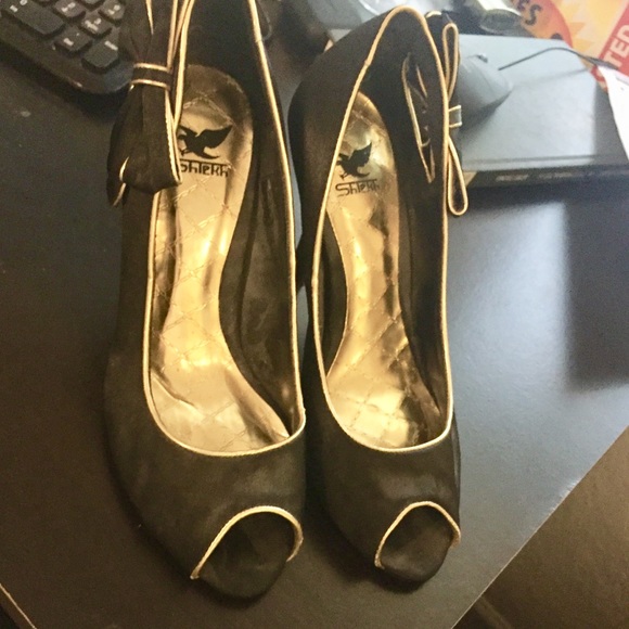 ASOS x Shiekh Gold Bow Peep Toe Black Heels - Picture 5 of 7